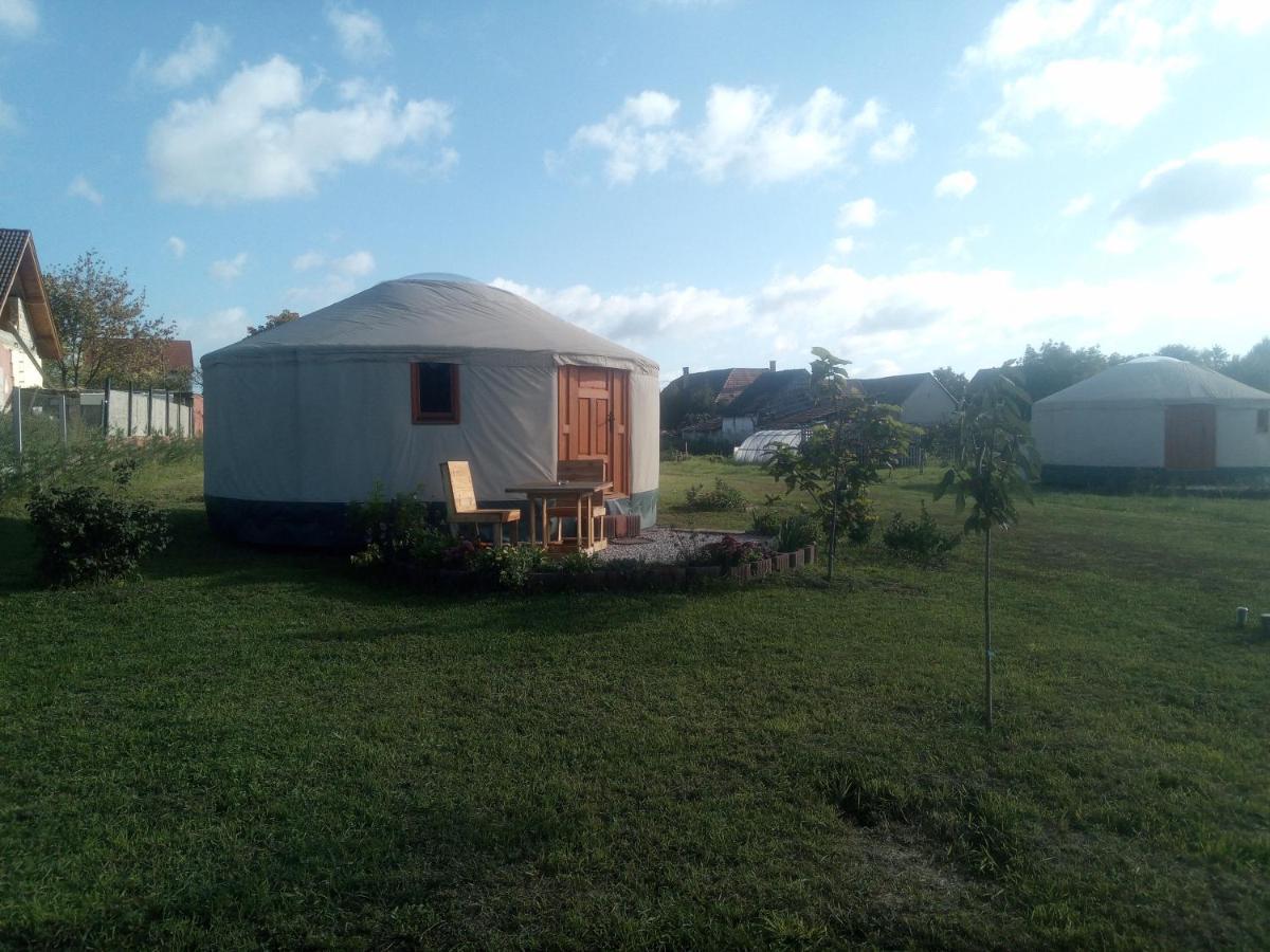 Jurtafarm Ráckeve - a nomád luxus Hotel Exterior foto